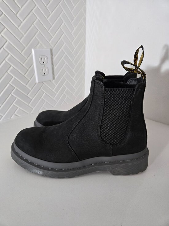 Dr Martens 2976 Chelsea Boots Black Milled Nubuck Grey Sole UK7 US Mens 8